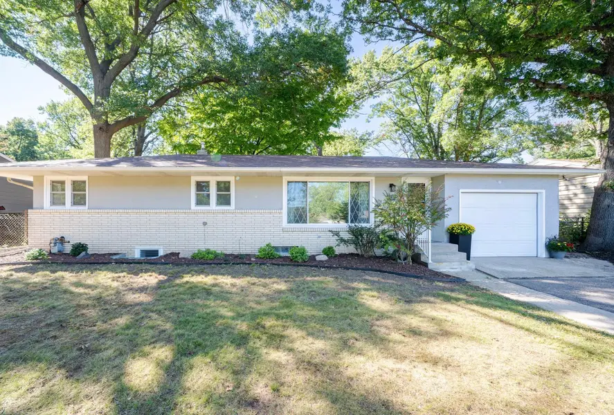 2837 Matilda ST, Roseville, MN 55113