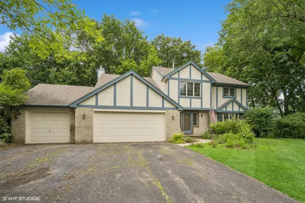 12555 Dover DR, Apple Valley, MN 55124