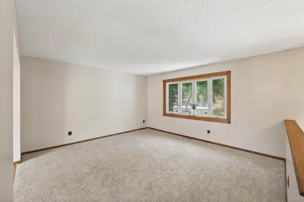 909 104th AVE NW, Coon Rapids, MN 55433