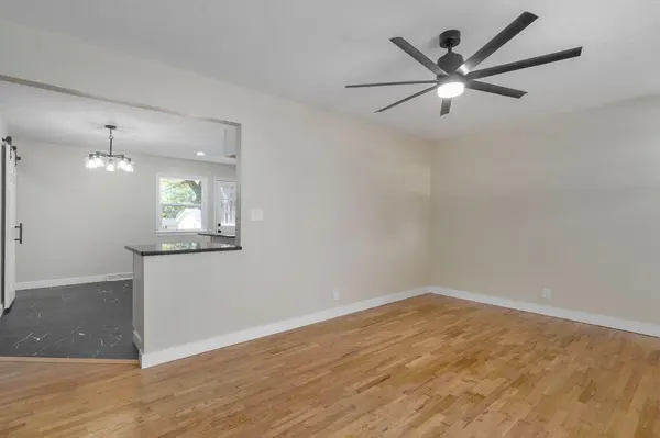1247 S Estate AVE, Springfield, MO 65804