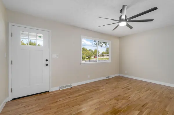 1247 S Estate AVE, Springfield, MO 65804