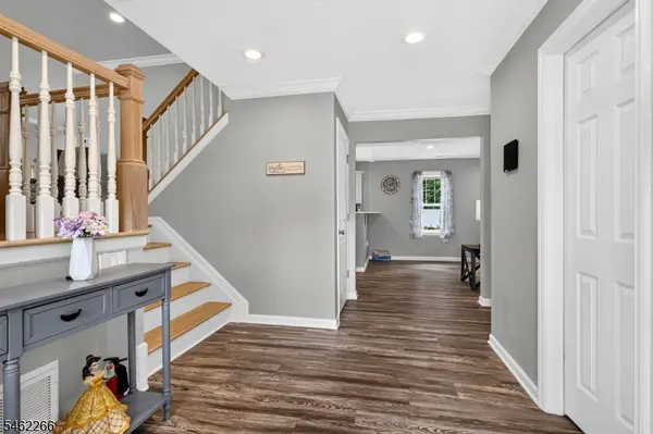 2 Braemar Cir, Cranford Twp., NJ 07016