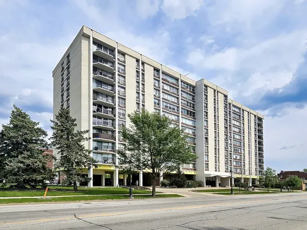 33 N Main ST #10J, Lombard, IL 60148