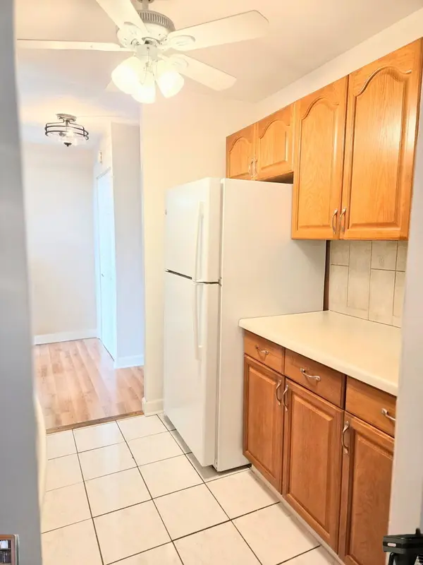 33 N Main ST #10J, Lombard, IL 60148
