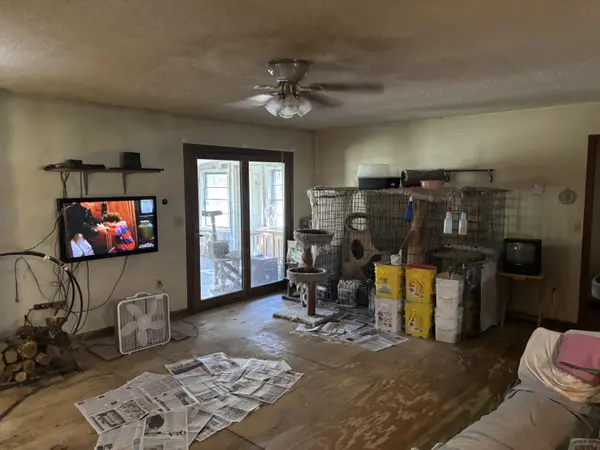 31 Bison RD, Buffalo, MO 65622