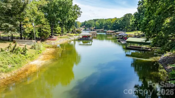 8237 Lymnos LN, Sherrills Ford, NC 28673