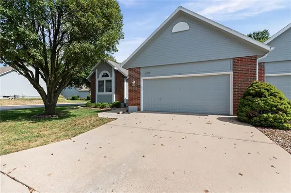 15607 BROADMOOR ST, Overland Park, KS 66223