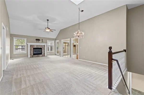 15607 BROADMOOR ST, Overland Park, KS 66223
