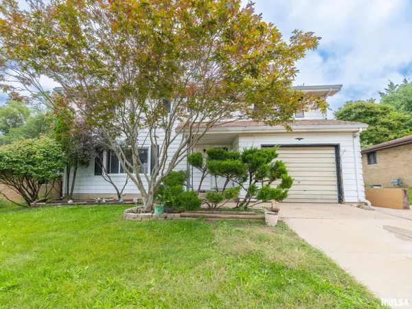 304 PARKWAY LN, Pekin, IL 61554
