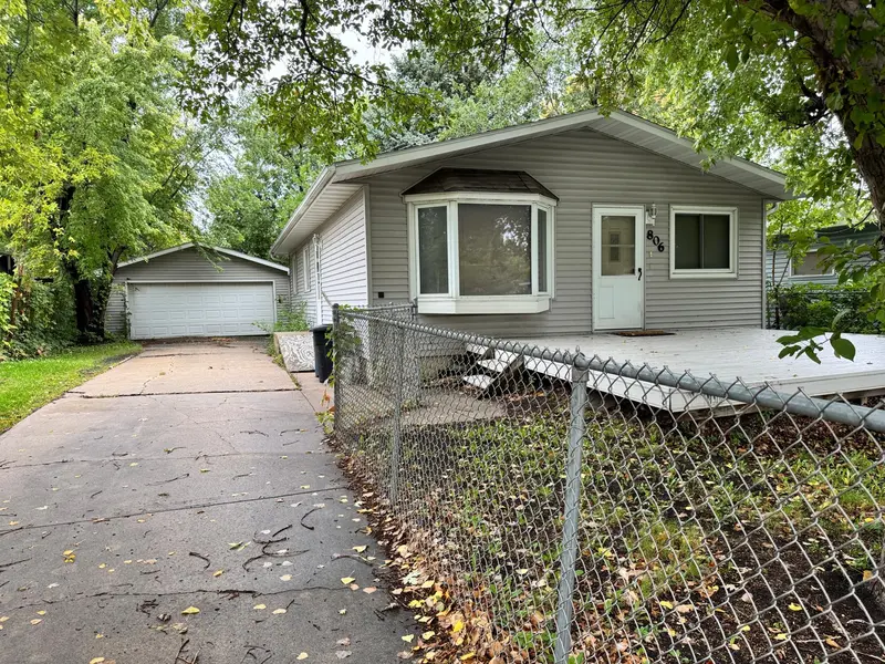 806 31st ST N, Fargo, ND 58102