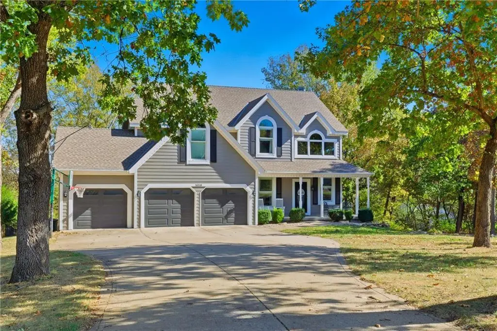16516 149th CT, Bonner Springs, KS 66012