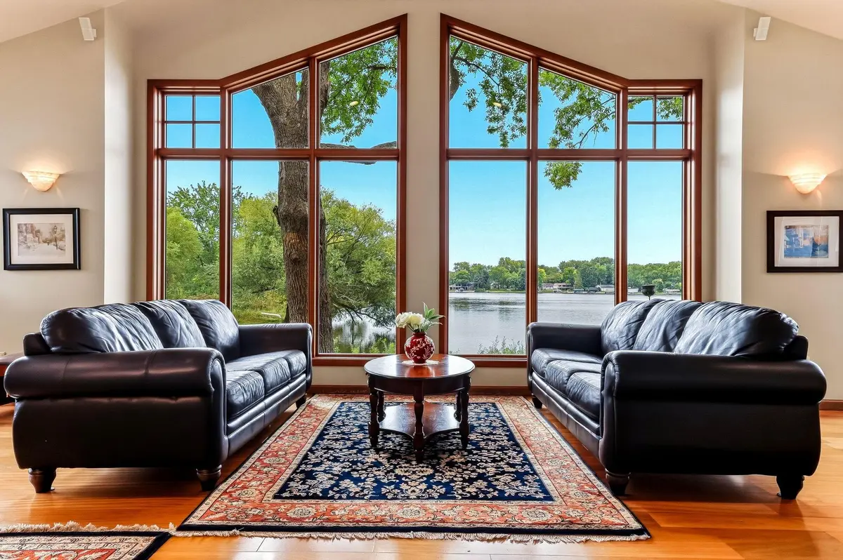 2162 Lakebrook DR, New Brighton, MN 55112