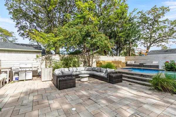 5 Washington AVE, Bayville, NY 11709