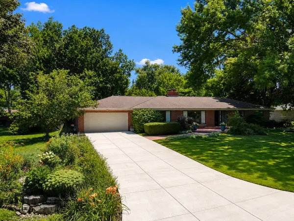 2327 S Circle DR, Palatine, IL 60067