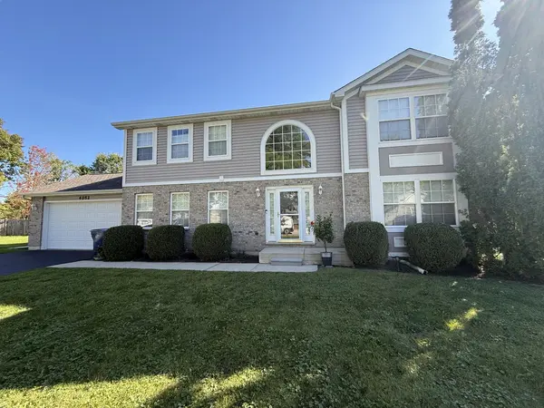 4052 Woodcrest CT, Gurnee, IL 60031