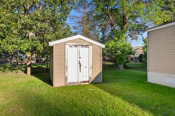 605 E Shakespeare AVE E, Mankato, MN 56001