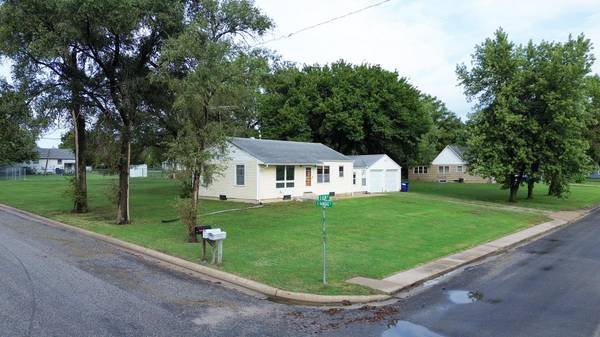 425 S Elm St, Whitewater, KS 67154