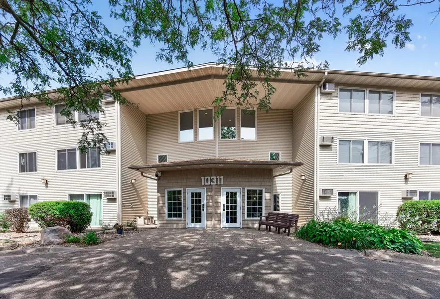 10311 Cedar Lake RD #313, Minnetonka, MN 55305