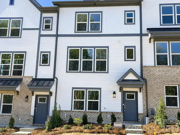 2332 Donnely Hills LN, Charlotte, NC 28262