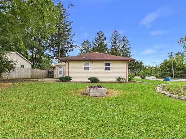 121 Fairway RD, Carpentersville, IL 60110