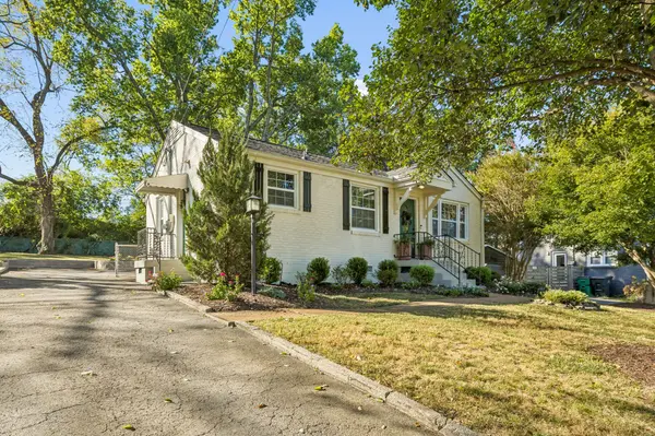 2104 Geneiva Dr, Nashville, TN 37216