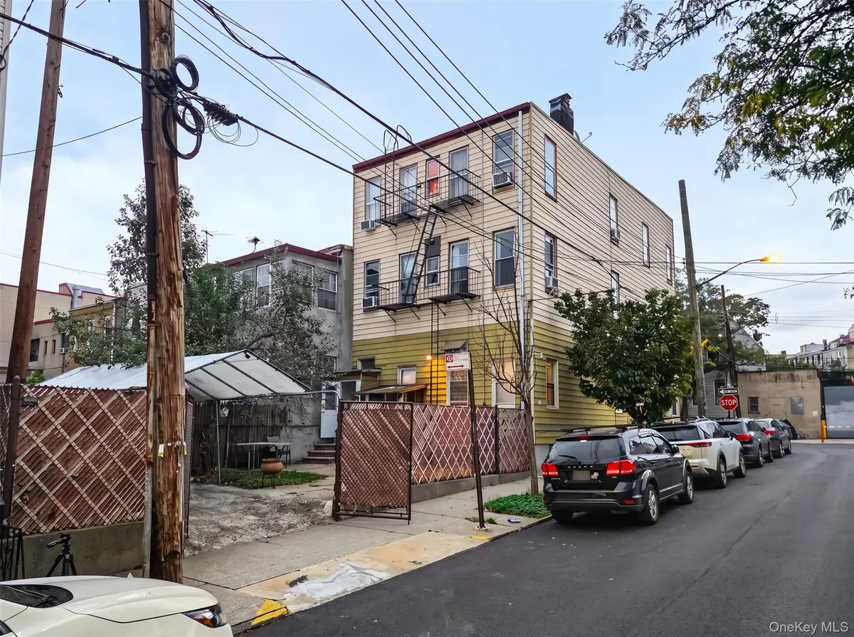 54-27 Arnold AVE, Maspeth, NY 11378