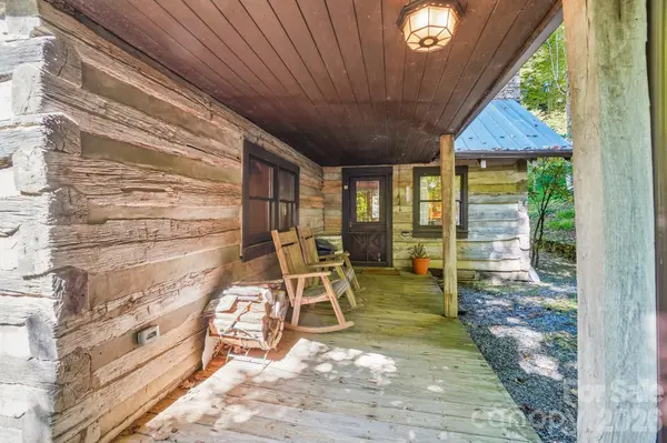 988 English Ridge DR, Mars Hill, NC 28754