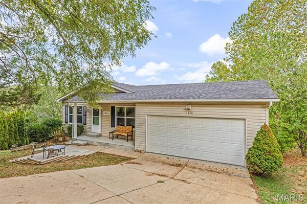 1860 Deer Creek DR, De Soto, MO 63020