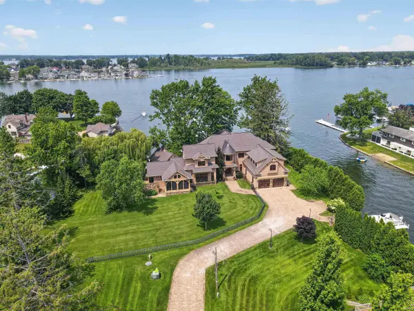 11751 N Black Point RD, Syracuse, IN 46567-7235