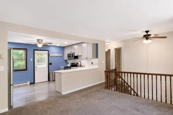 22 Hill View RD, New Windsor, NY 12553