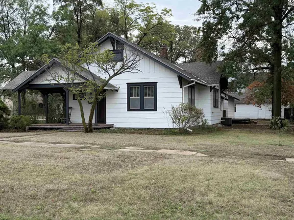 320 E lyon, Lyons, KS 67554