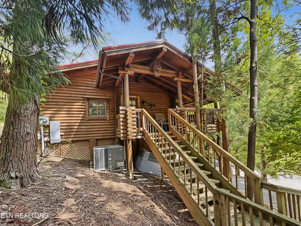 165 N Smoky Mountain Way, Sevierville, TN 37876