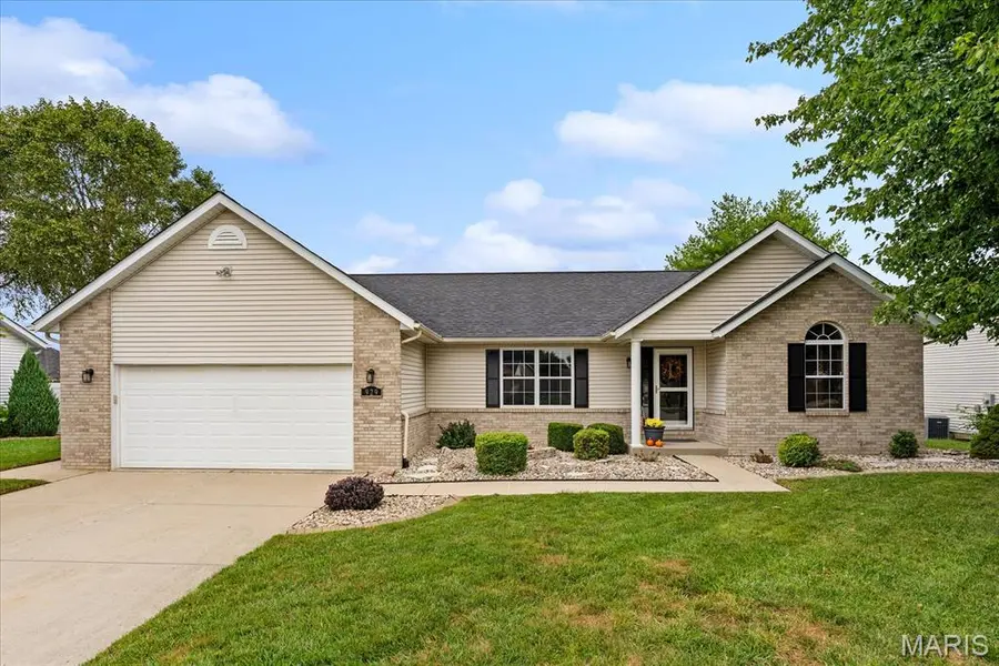 929 Millikin DR, Fairview Heights, IL 62208