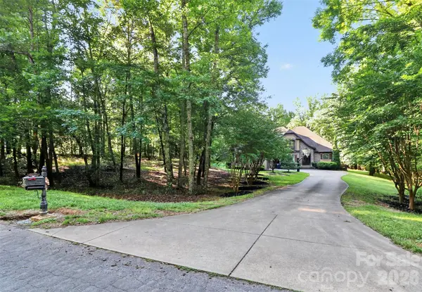6031 Greystone DR, Matthews, NC 28104