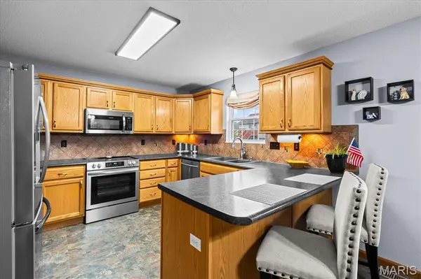 929 Millikin DR, Fairview Heights, IL 62208