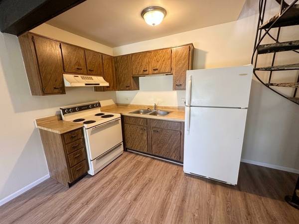 64 Aspen Colony #8, Fox Lake, IL 60020