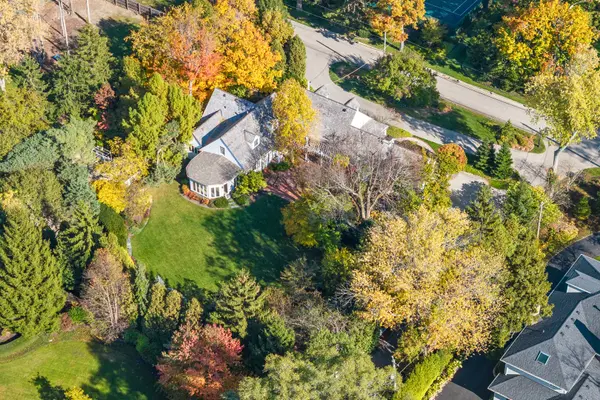 1070 Meadow LN, Lake Forest, IL 60045