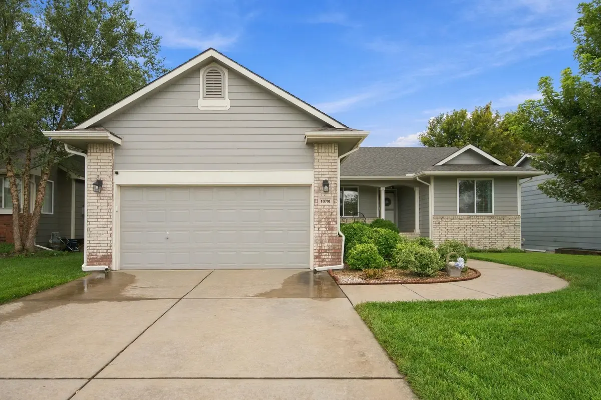 10701 W Lamp Cir, Wichita, KS 67215