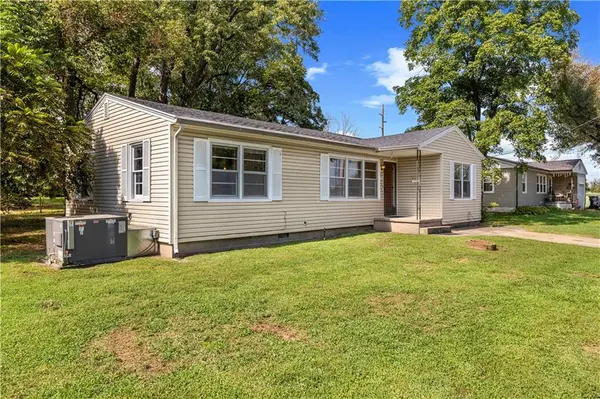 635 N Perkins ST, Nevada, MO 64772