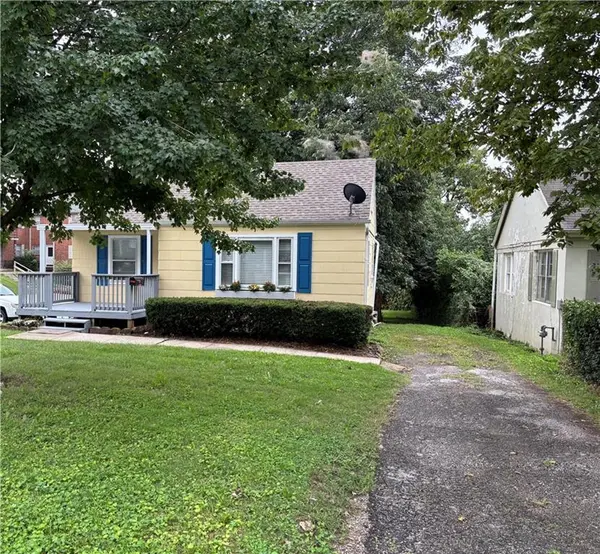 10821 E 19th ST, Independence, MO 64052