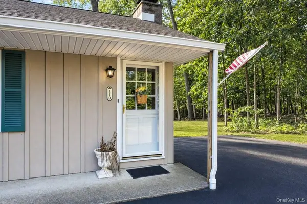 110-112 S Jacqueline ST, New Windsor, NY 12553