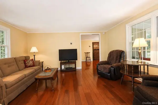110-112 S Jacqueline ST, New Windsor, NY 12553