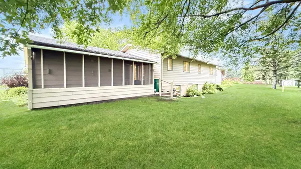 411 Chavis DR, Hendricks, MN 56136
