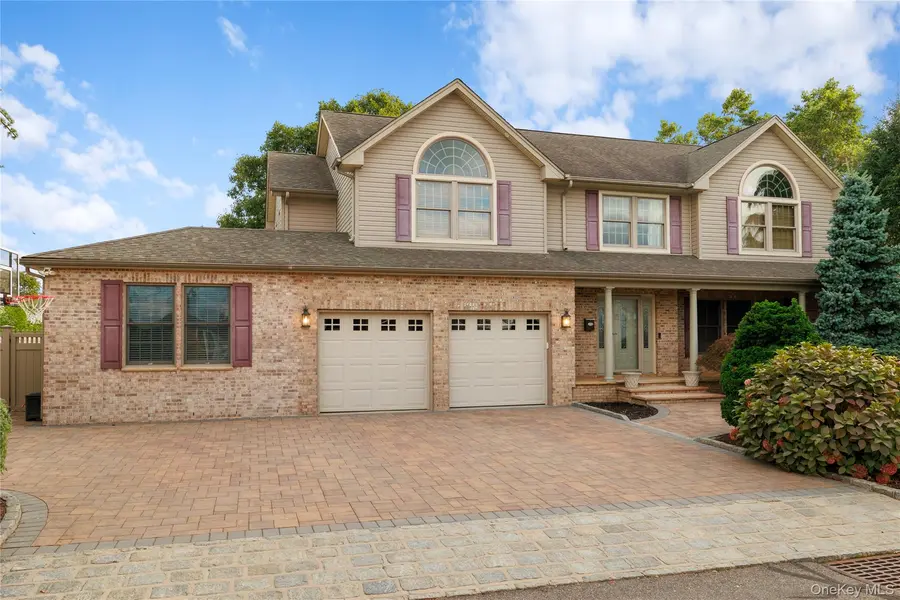 24 South PLZ, Amity Harbor, NY 11701