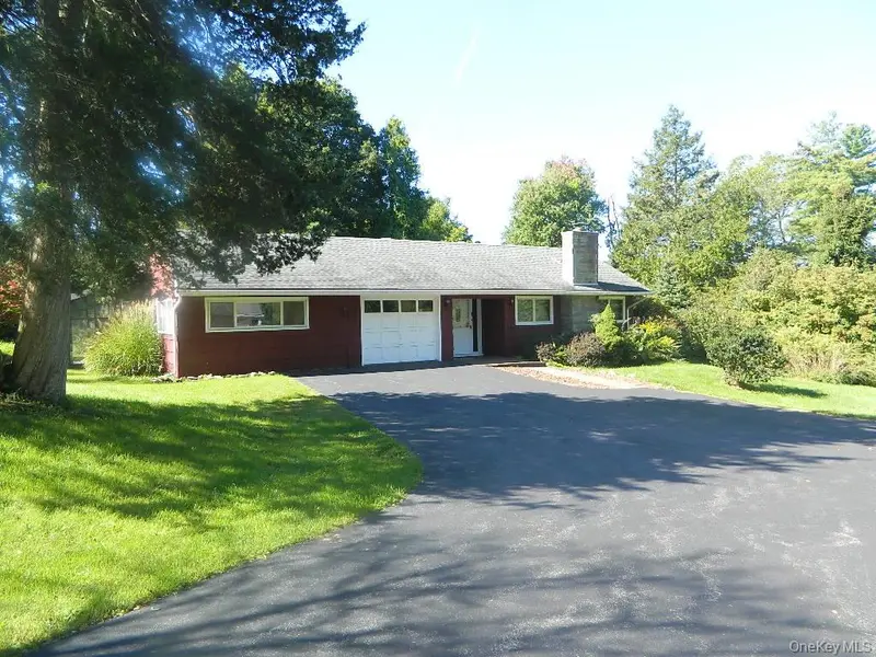 107 Orchard LN, Hopewell Junction, NY 12533