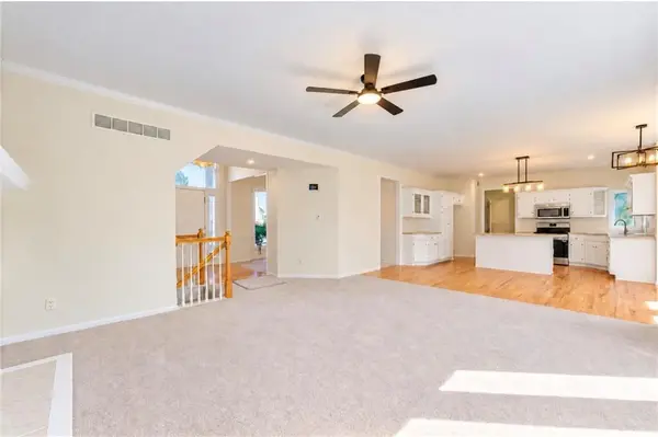 13721 Manor RD, Leawood, KS 66224