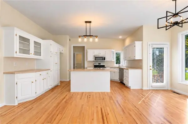 13721 Manor RD, Leawood, KS 66224
