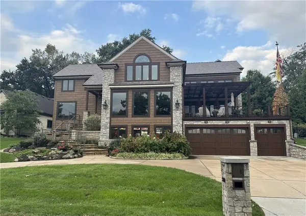 550 Lakeshore West ST, Lake Quivira, KS 66217