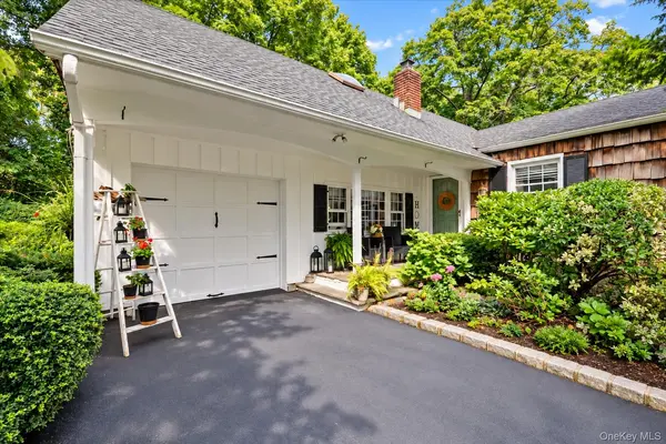 10 Rancher PL, Huntington, NY 11743