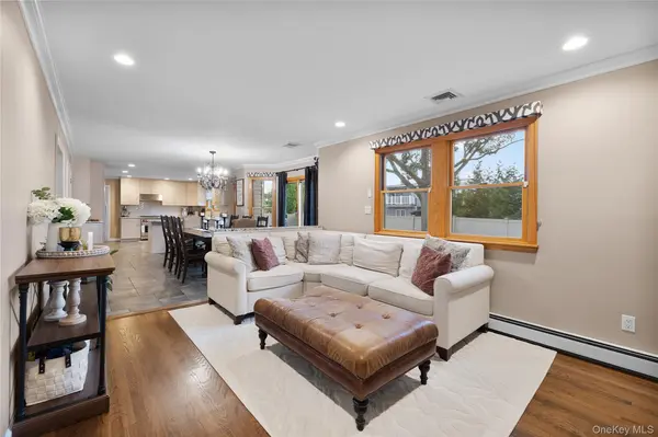 24 South PLZ, Amity Harbor, NY 11701